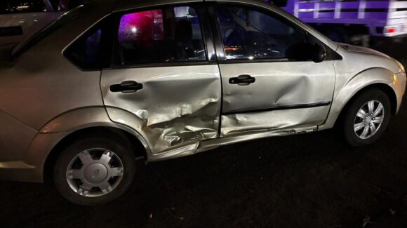Mujer queda prensada tras accidente múltiple en el Centro de Los Mochis, Sinaloa