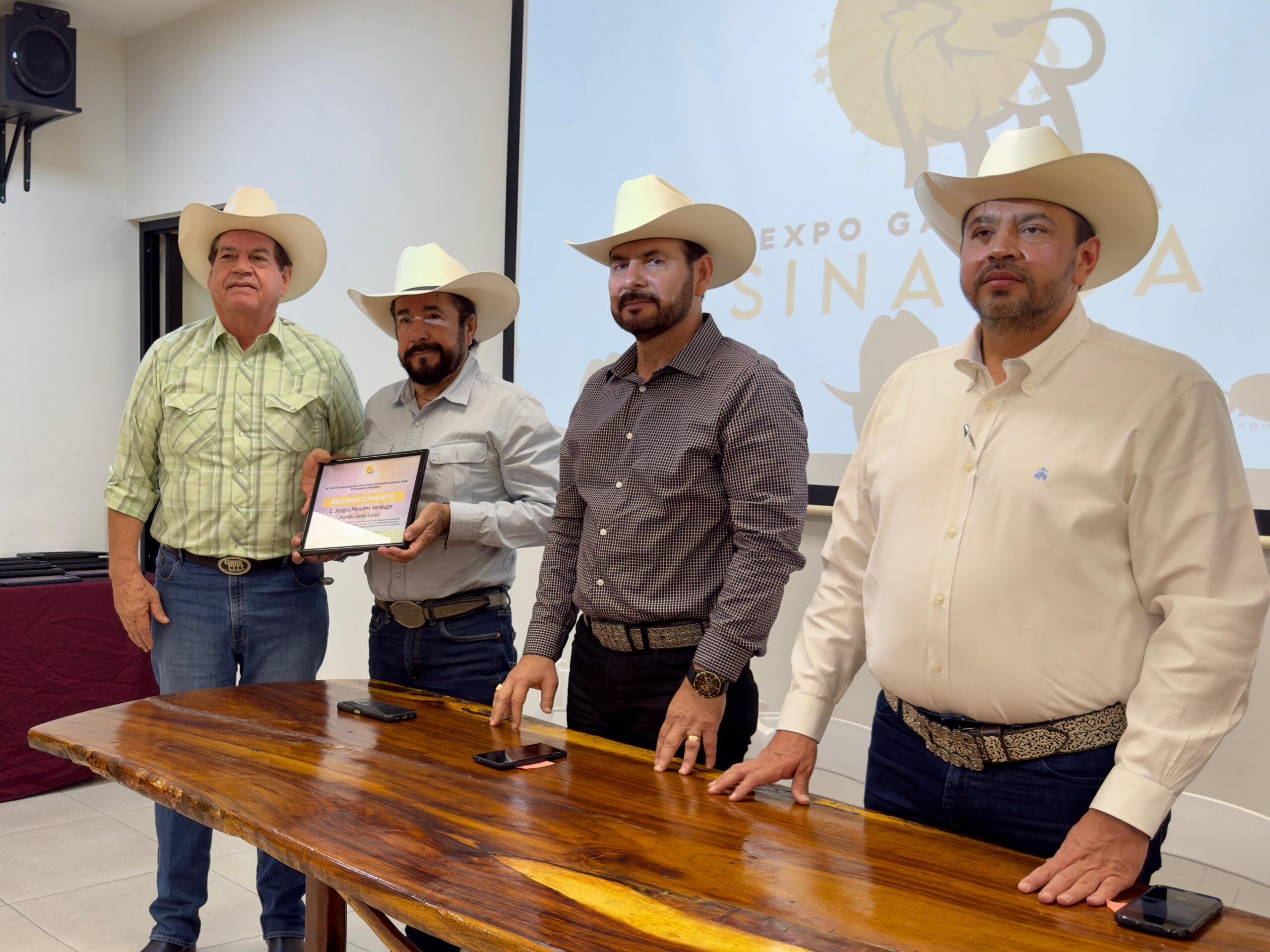 Ganaderos reconocen programa de mejoramiento genético del gobierno estatal