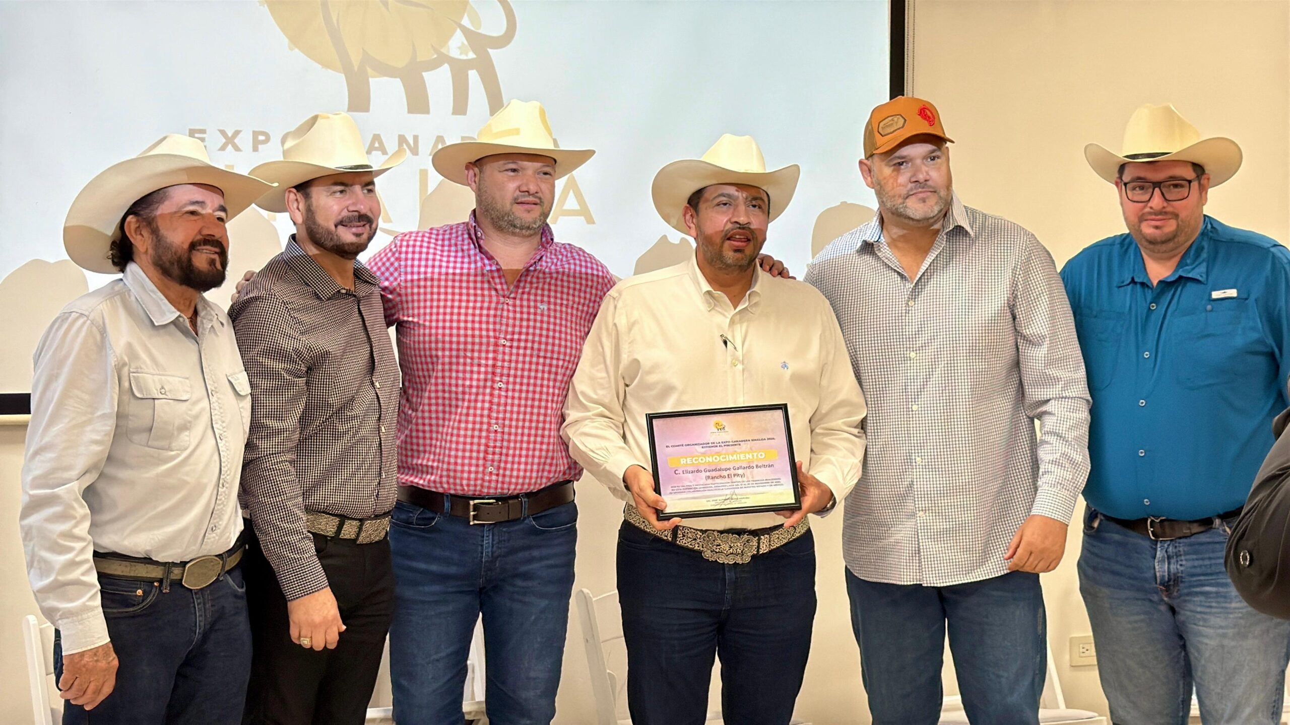 Ganaderos reconocen programa de mejoramiento genético del gobierno estatal