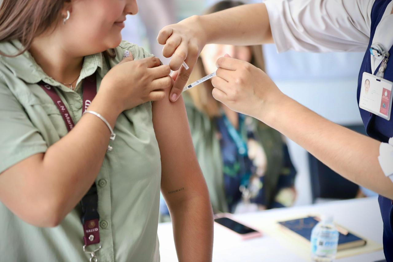 Vacunación a personal de salud