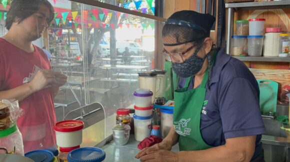 Repuntan los antojos de bebidas y atoles calientitos en Los Mochis, Sinaloa