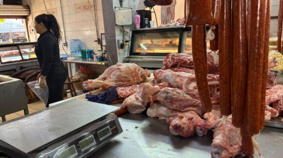 Repuntan ventas de carne en el Mercado Independencia de Los Mochis previo a las cenas navideñas y de fin de año