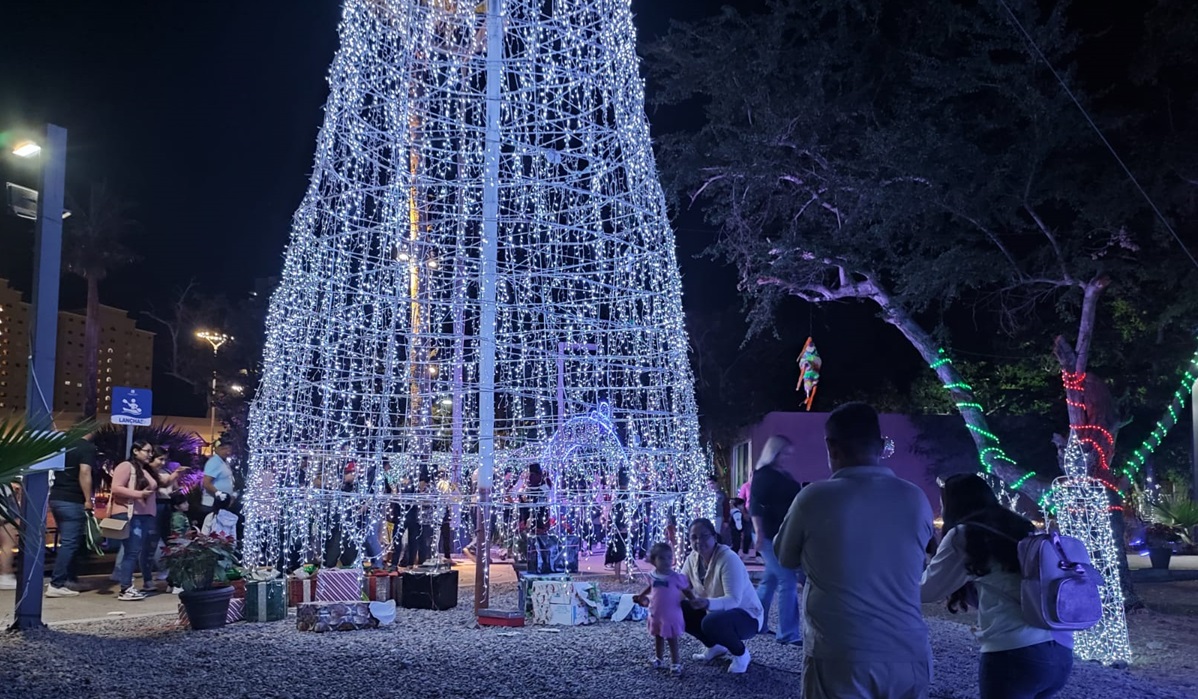 Villa Navideña en las instalaciones del Parque Central de Mazatlán