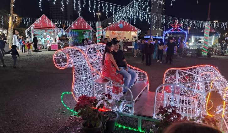 Villa Navideña en las instalaciones del Parque Central de Mazatlán