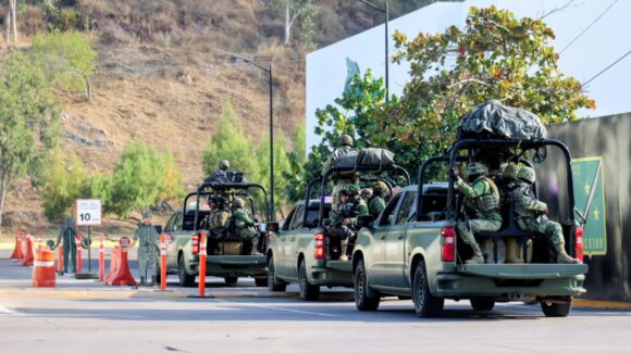 Visita de Ricardo Trevilla Trejo a Mazatlán, Sinaloa genera fuerte logística en la Tercera Región Militar