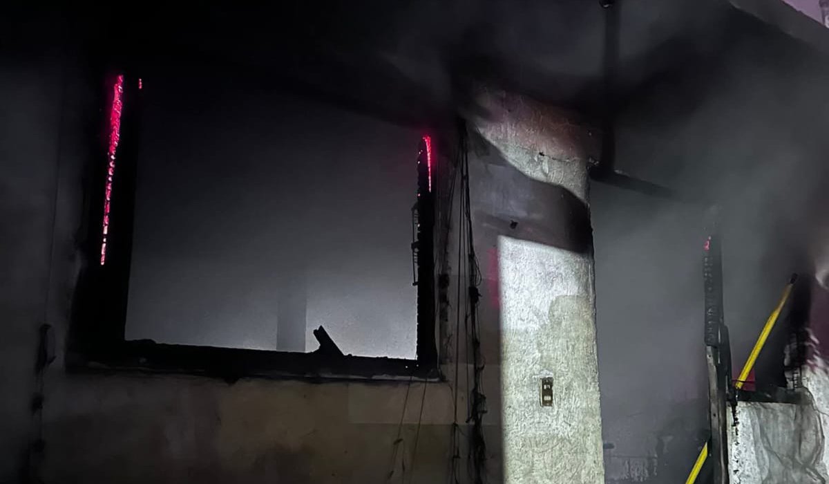 Vivienda se incendia por pirotecnia en Mazatlán, Sinaloa