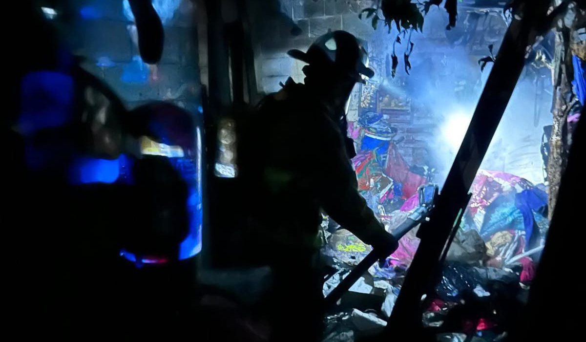 Vivienda se incendia por pirotecnia en Mazatlán, Sinaloa