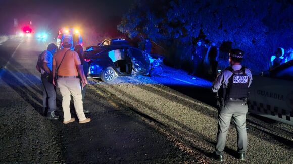 Volcadura en carretera Habal–Cerritos deja una persona lesionada en Mazatlán, Sinaloa