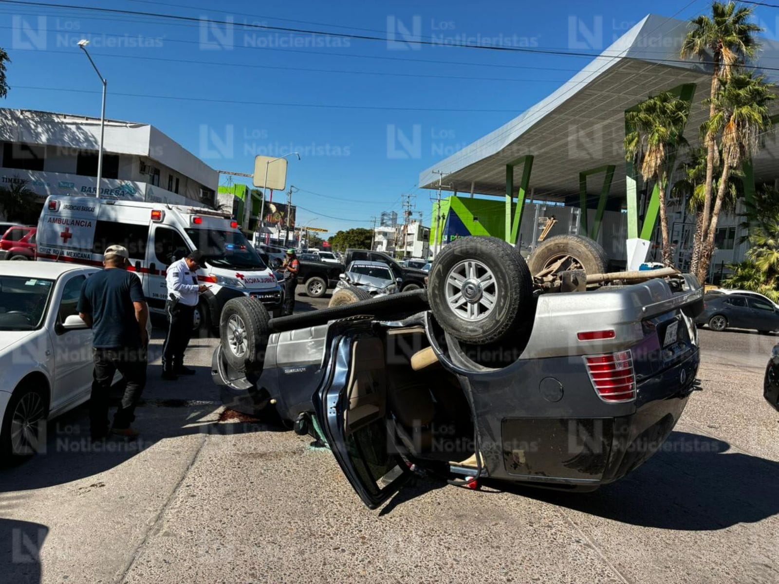 Volcadura registrada en el sector centro de Los Mochis