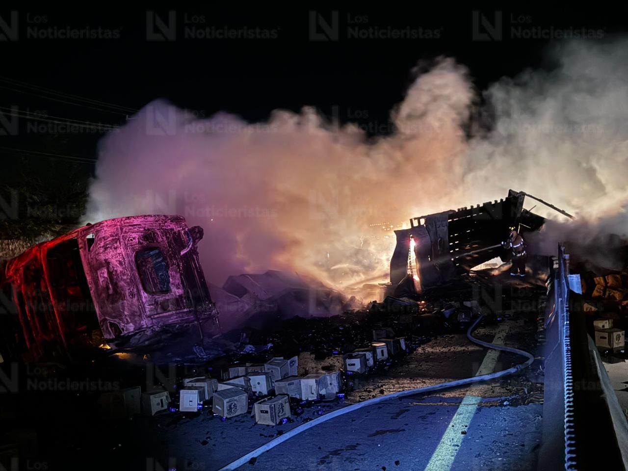 vuelca trailer a la salida sur de los mochis