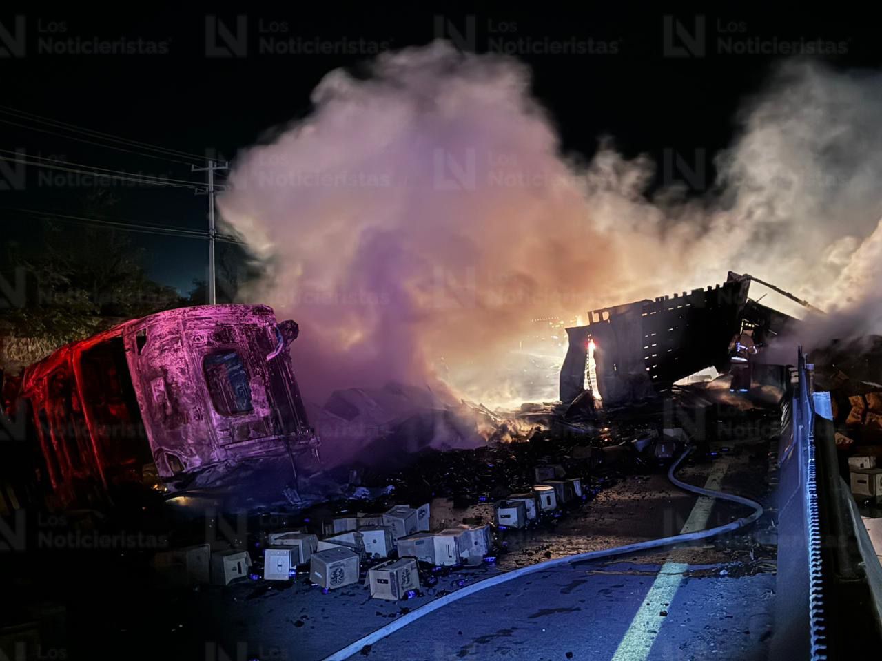 vuelca trailer a la salida sur de los mochis