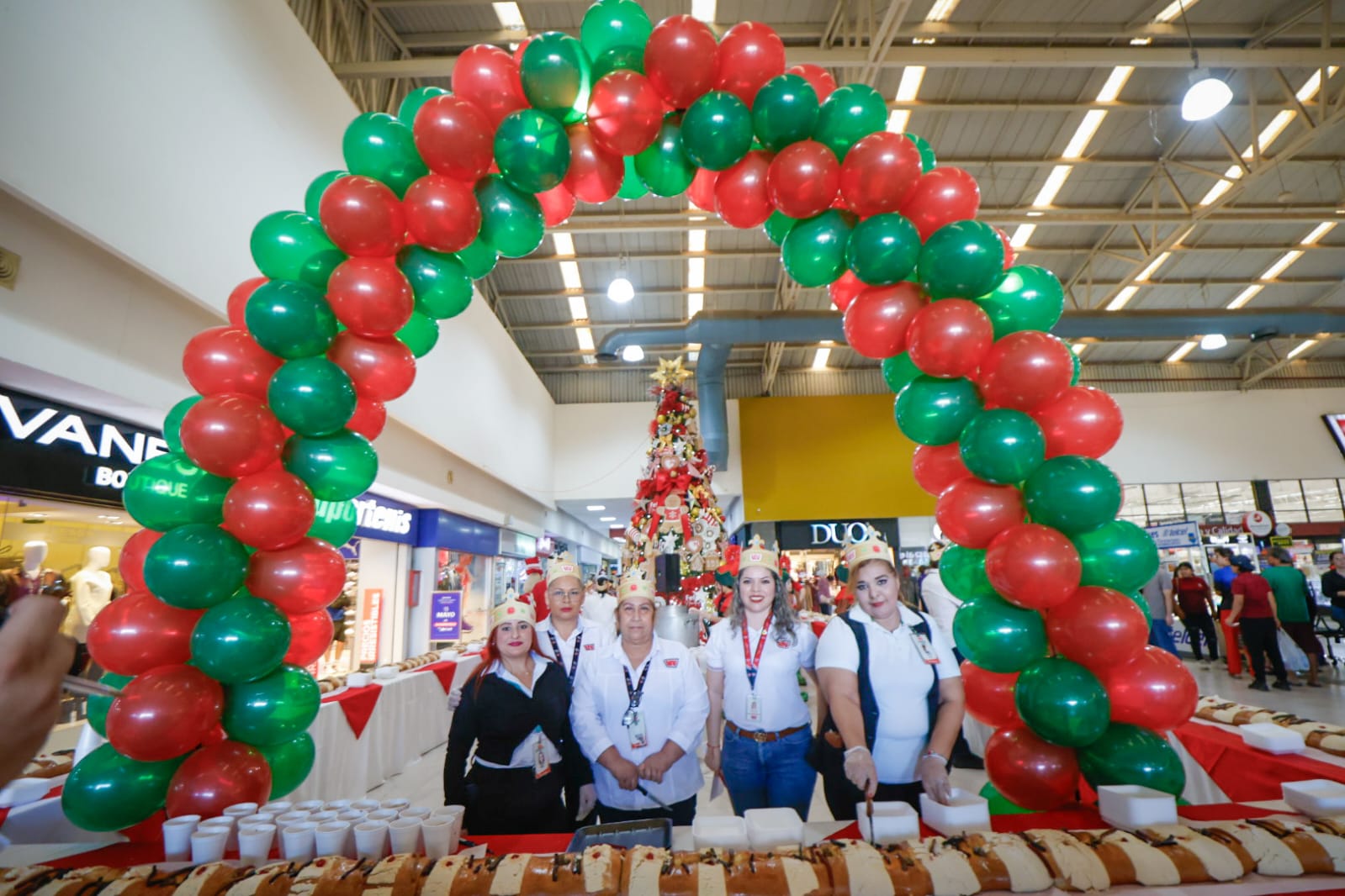 Rosca de Reyes gigante Casa Ley