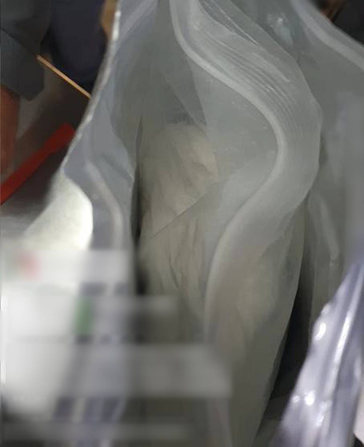 Aseguran paquete con fentanilo en el AICM