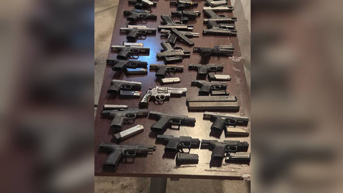 Autoridades federales aseguran arsenal en vehículo abandonado en Tijuana