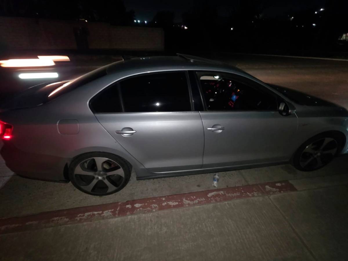 Autoridades federales aseguran arsenal en vehículo abandonado en Tijuana