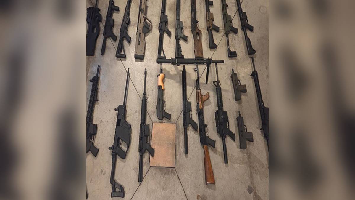 Autoridades federales aseguran arsenal en vehículo abandonado en Tijuana