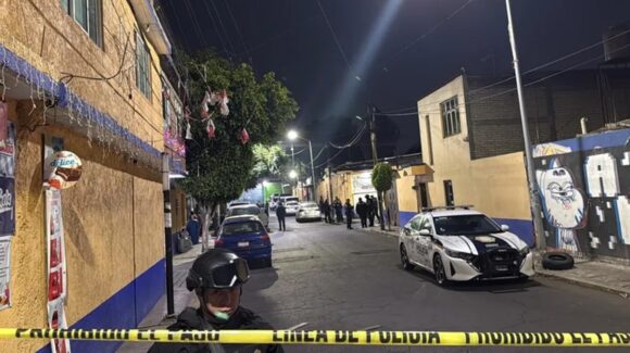 Enfrentamiento armado en Iztapalapa deja un hombre muerto y un policía herido