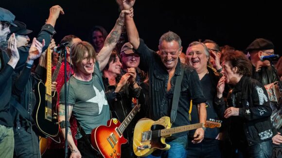 ¡Fuera ICE! Bruce Springsteen critica al Gobierno de Trump durante festival benéfico en Nueva Jersey