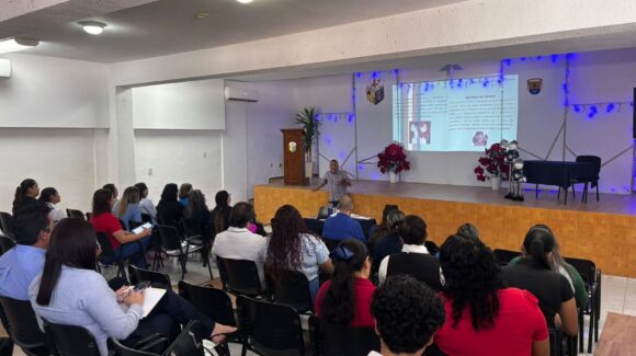 Capacitan a docentes y universidades en inclusión de infancias trans y no binarias en Mazatlán