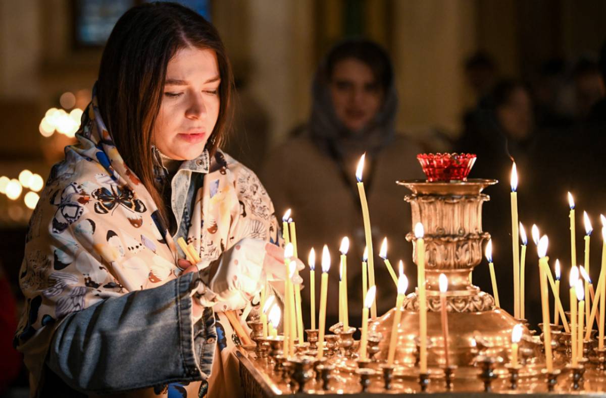 Celebración de la Natividad de Cristo en la catedral de las Santas Portadoras de Mirra de Bakú, Azerbaiyán.