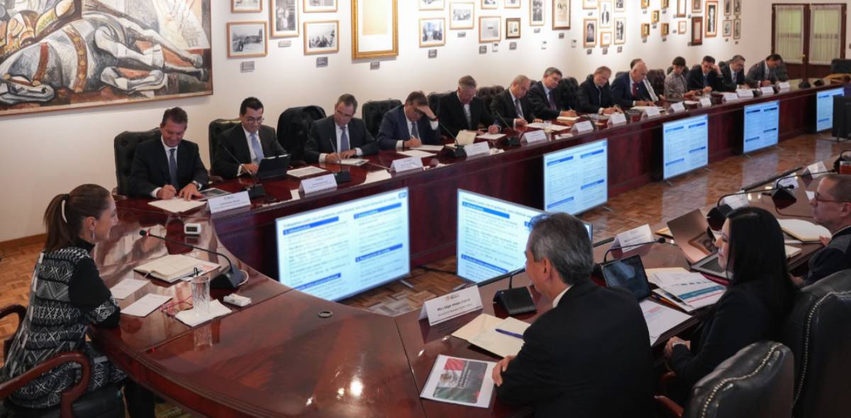 Claudia Sheinbaum se reúne con bancos y Banxico para analizar perspectivas económicas de México
