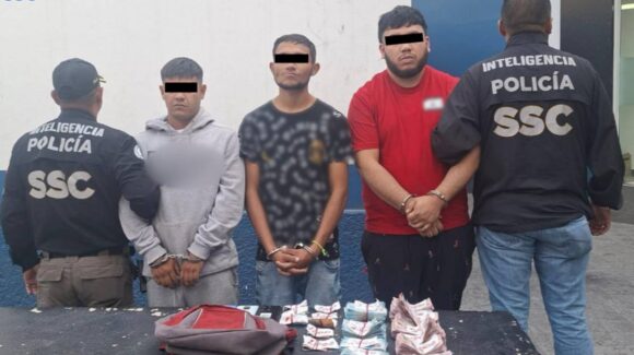 Detienen a tres presuntos extorsionadores en el Centro Histórico de la CDMX