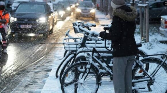 Fuertes nevadas colapsan Europa: vuelos cancelados y bloqueos viales afectan a miles de pasajeros