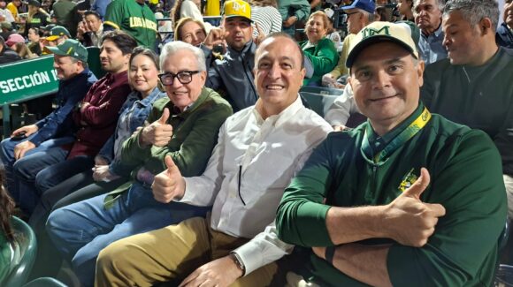 Rocha Moya, invitado de honor en el Chevron Park durante el tercer juego del Clásico Sinaloense