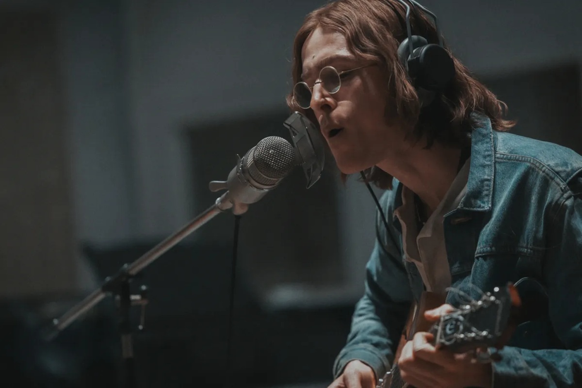 Harris Dickinson como John Lennon