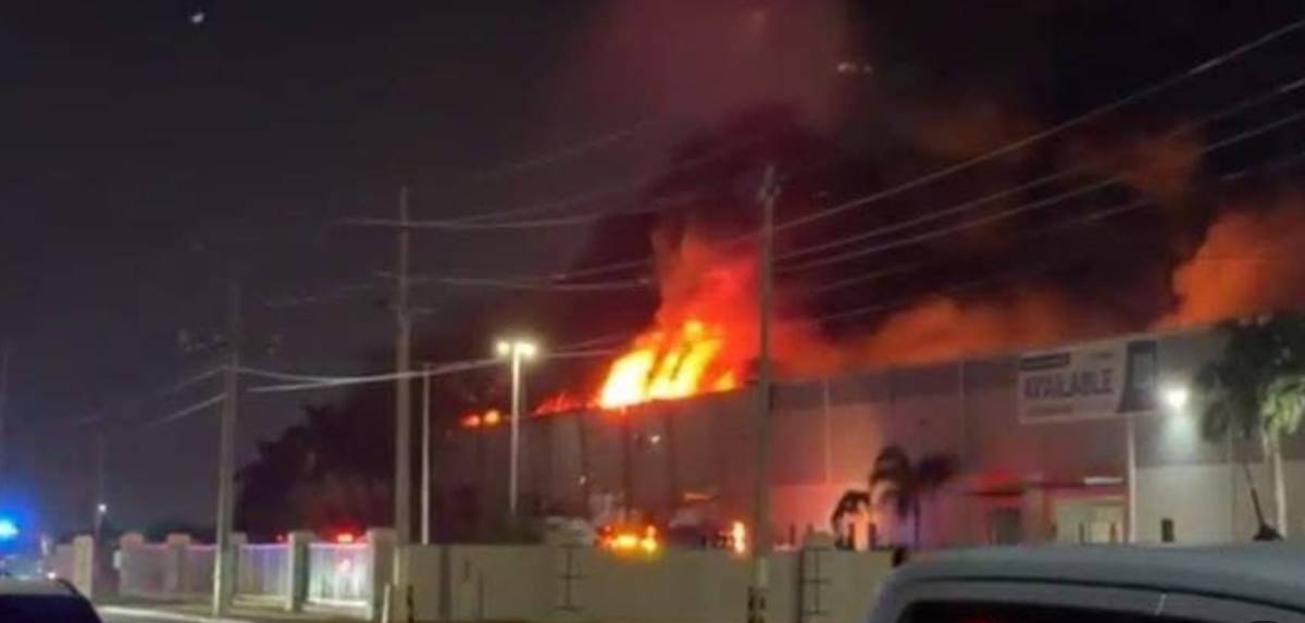 Incendio en maquiladora de Matamoros deja tres bomberos muertos