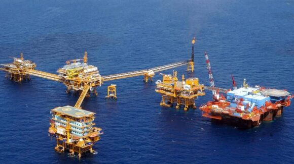 México podrá seguir enviando apoyo petrolero a Cuba, según funcionarios de Trump
