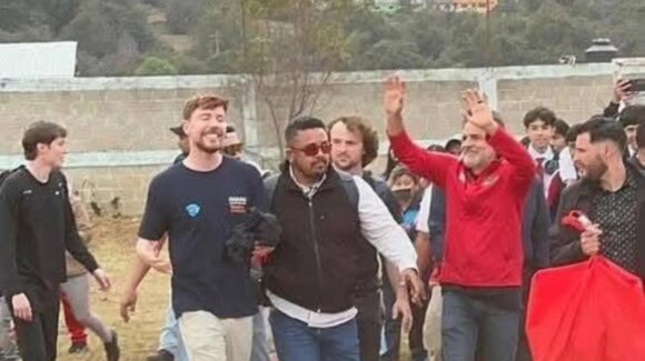 ¡Mr. Beast visita el Edomex! YouTuber es visto junto a Eugenio Derbez en escuelas y negocios locales
