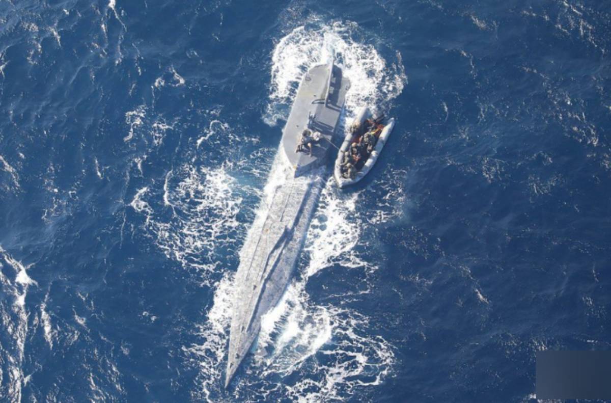 Portugal intercepta 'narcosubmarino' con más de nueve toneladas de cocaína