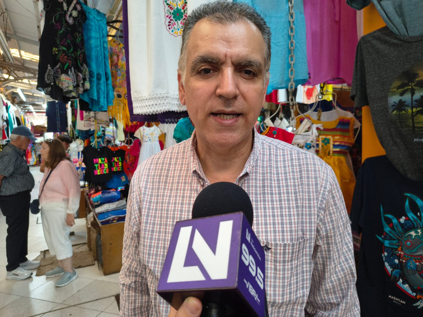 Roberto Vega representante de los locatarios del mercado