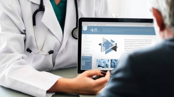 Secretaría de Salud presenta credencial para acceso gratuito a hospitales públicos en México