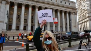 Simpatizantes de Luigi Mangione en audiencia