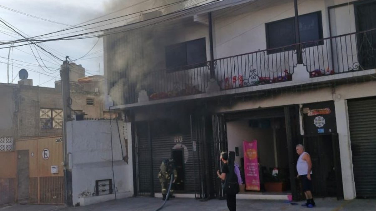 Sofocan dos incendios en mazatlan vivienda