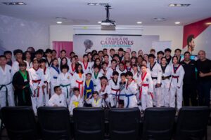 La Parataekwondoin sinaloense Suisei Koyama imparte exitosa "Charla de Campeones" en el ISDE