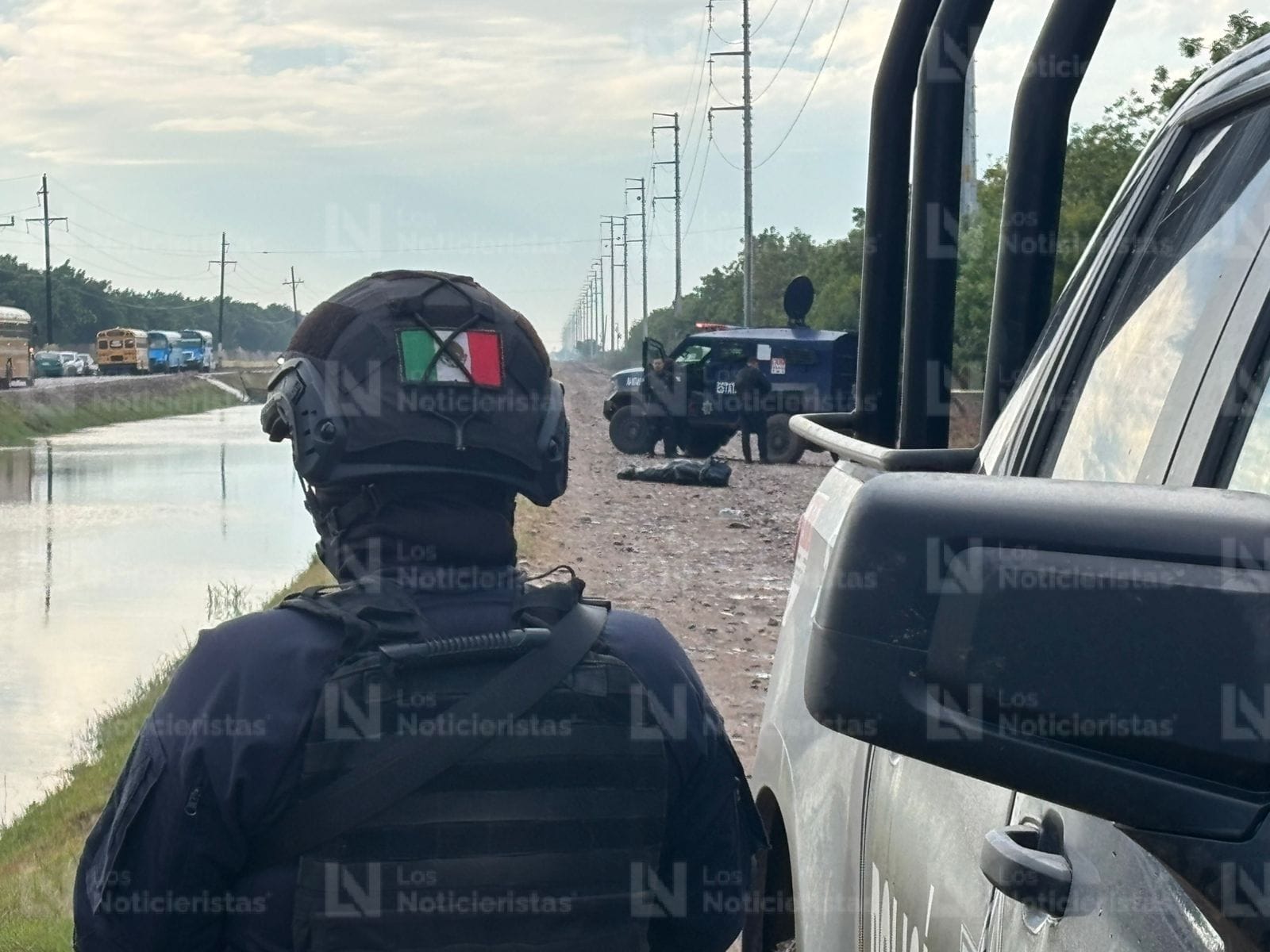 a las orillas de un canal amaneció un 'embolsado' en navolato