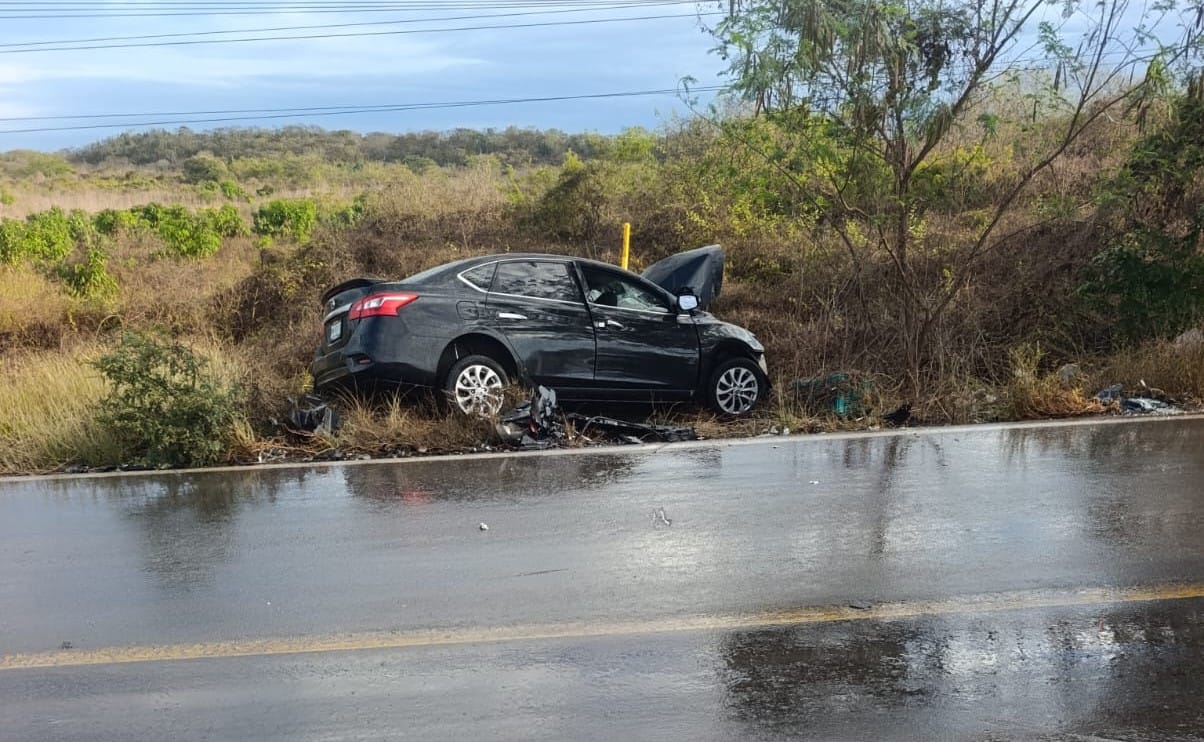 accidente en el kilómetro 231 de la carretera libre que conecta al municipio de Rosario con Mazatlán