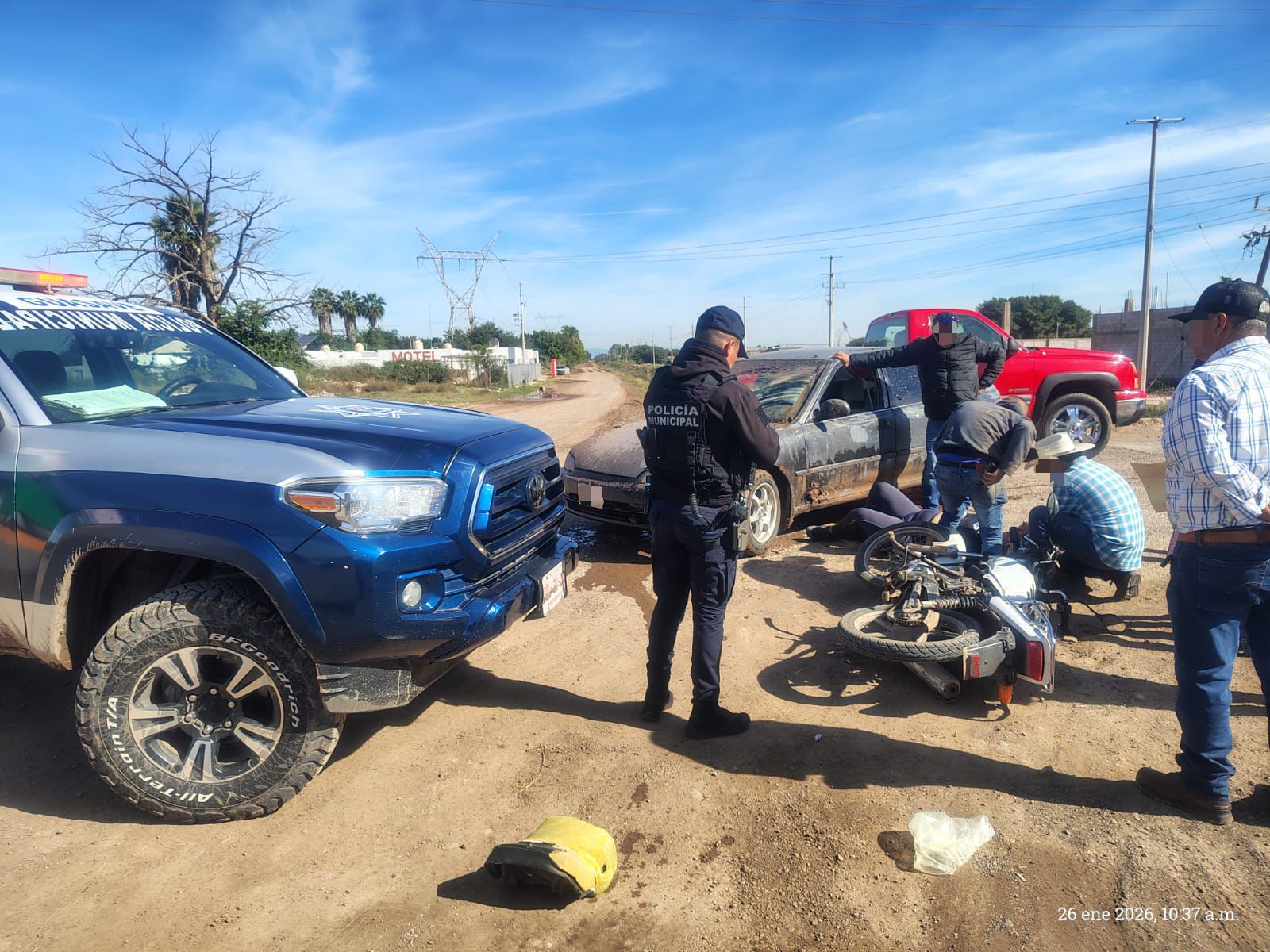 choque entre automóvil y motocicleta