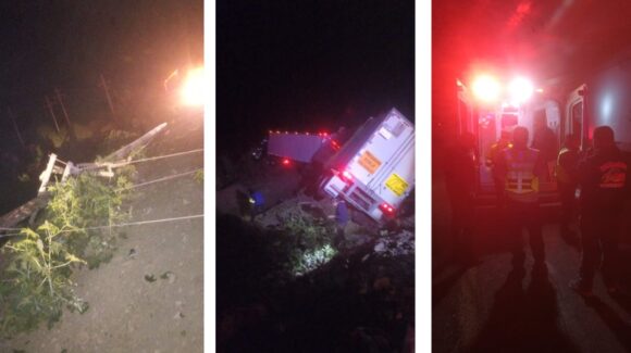 Chofer de un tráiler derriba postes de la CFE en el Carrizo, Ahome Sinaloa