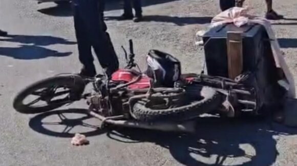 Accidente vial en el libramiento de La Cruz, Sinaloa, deja motociclista lesionado