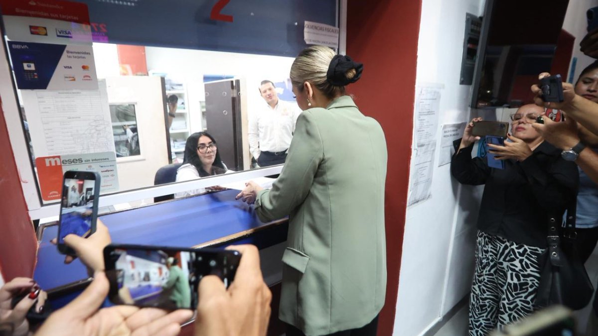 acude alcaldesa de mazatlan en oficinas de pago de predial