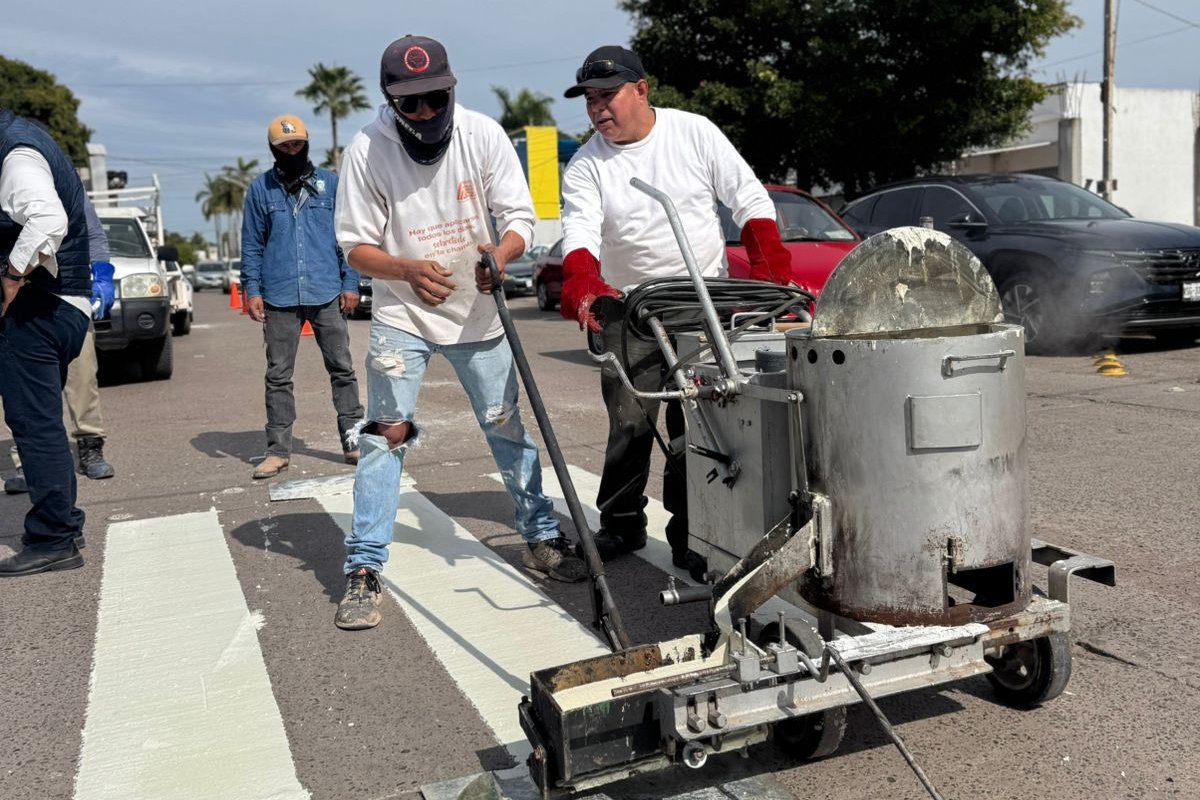Modernización de la señalética vial con pintura termoplástica en Los Mochis