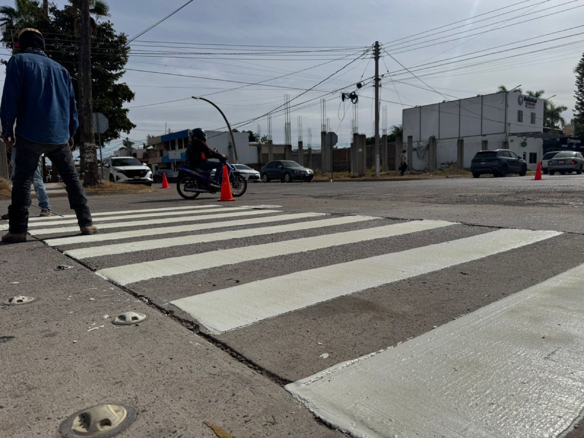 Modernización de la señalética vial con pintura termoplástica en Los Mochis