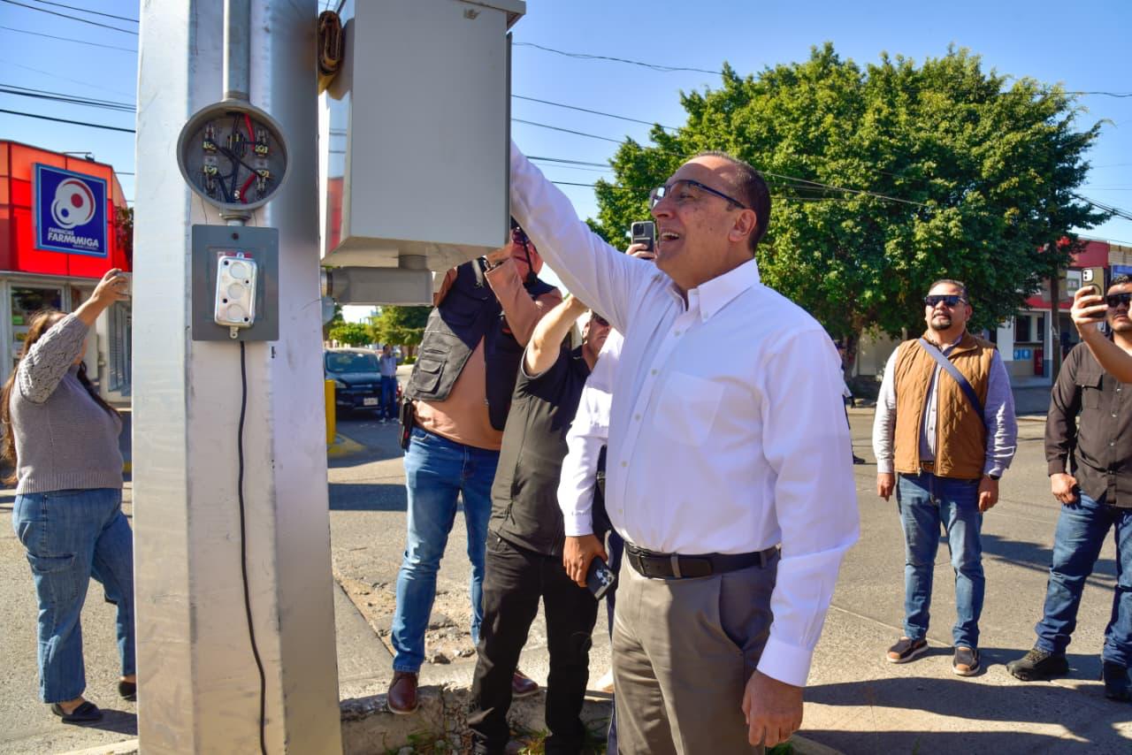 Ya está funcionando semáforo en conflictivo crucero de Pedro Anaya y Leyva en Los Mochis