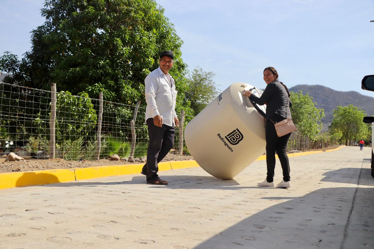 Alcalde de Badiraguato lleva obras y apoyos al Varejonal
