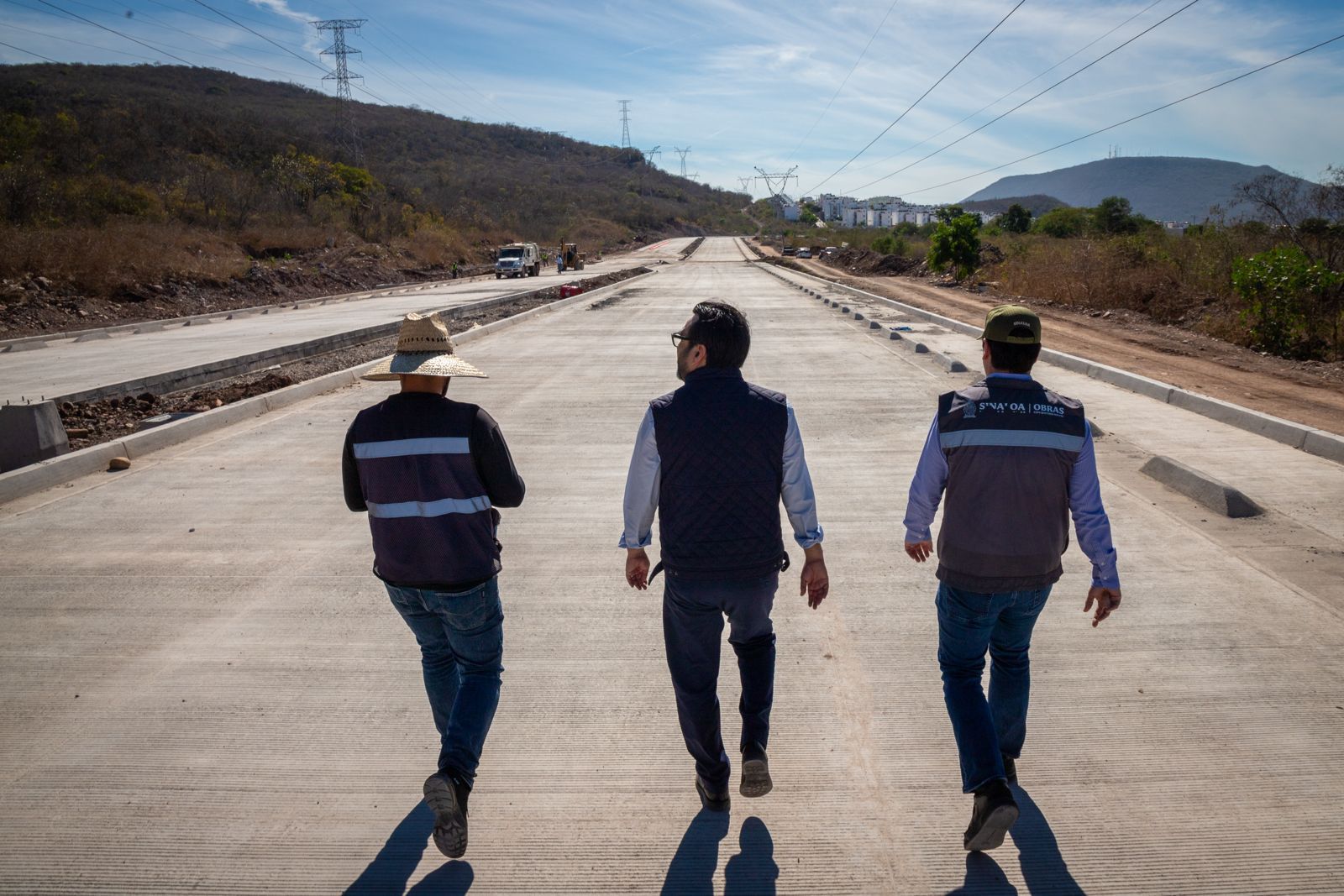 Supervisan ampliación Agricultores-La Costerita en Culiacán