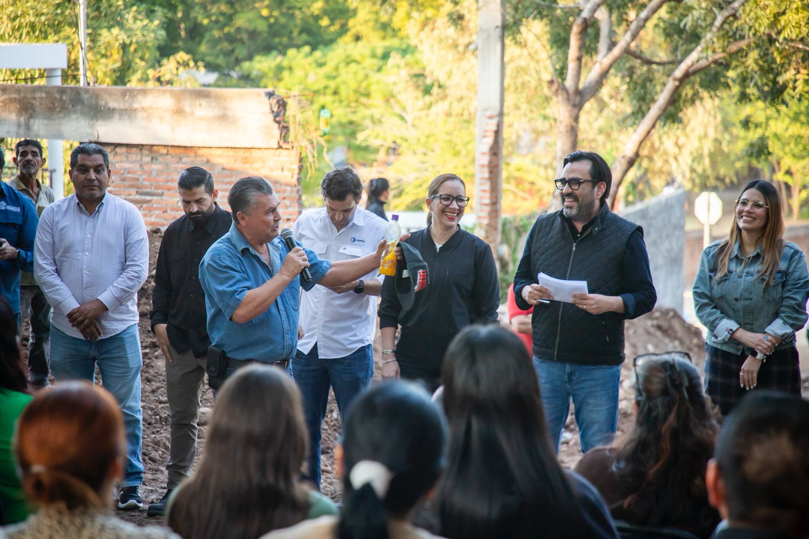 Alcalde de Culiacán inicia pavimentación en colonias 16 de Septiembre y Jesús Valdez Aldama